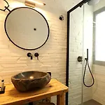 Apartment The Nine Graces -kora, 80m From Beach, Terrace And Jacuzzi